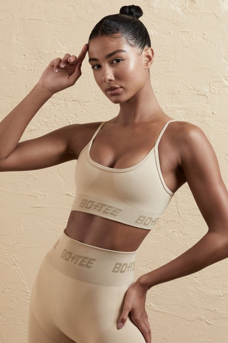 Beige Women\'s Bo And Tee Curved Neck Sports Bra | 75109-HKUX