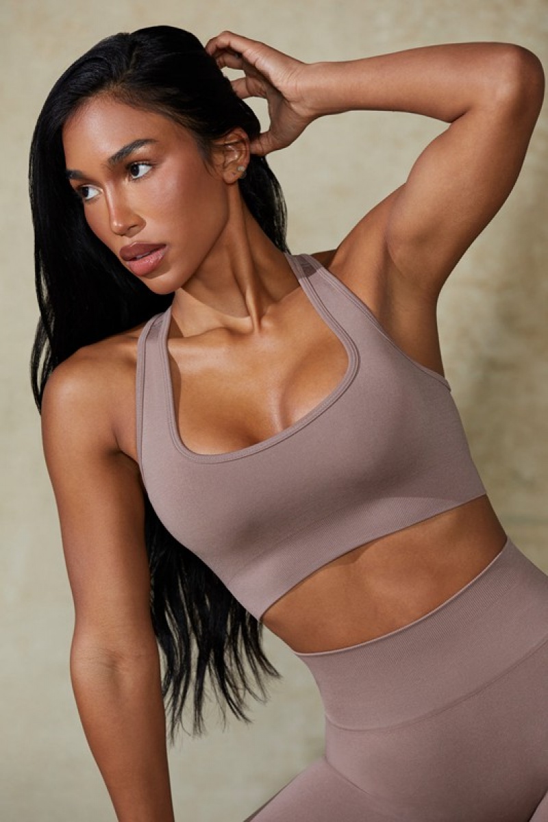 Beige Women\'s Bo And Tee Cut Out Define Luxe Sports Bra | 07324-JDHI