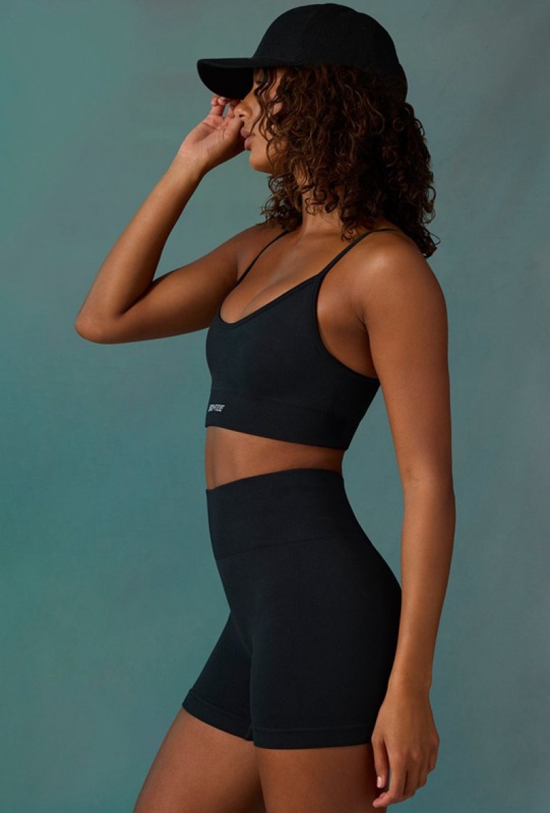 Black Women's Bo And Tee Super Sculpt Scoop Neck Sports Bra | 59823-ZMEX