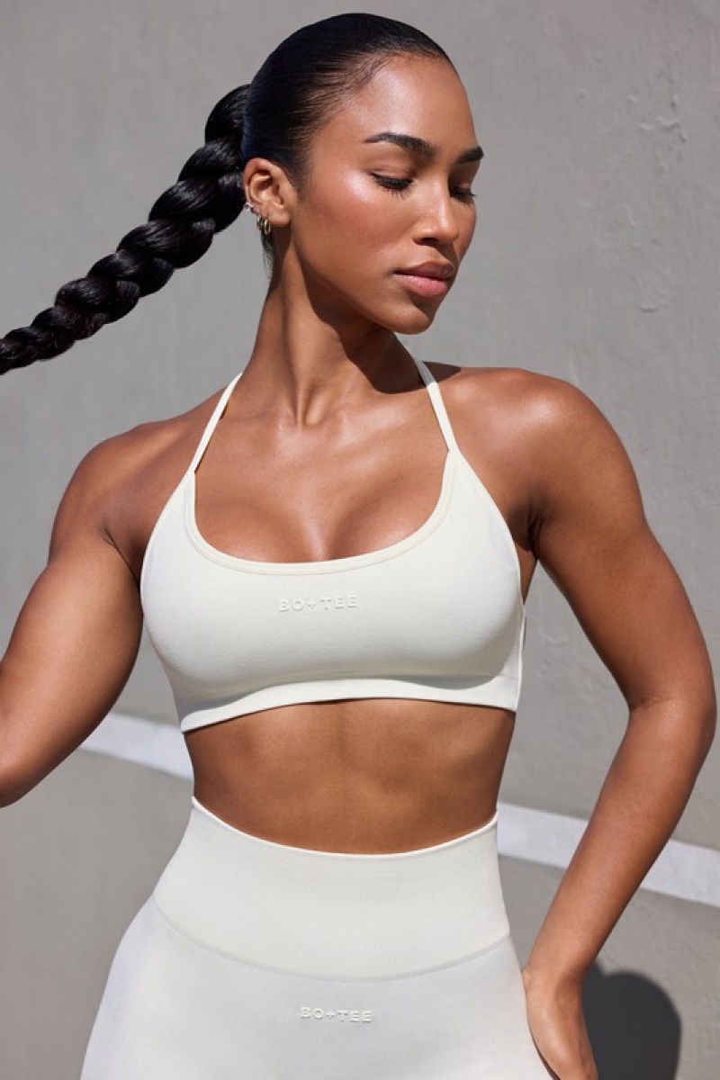 White Women's Bo And Tee Super Sculpt Seamless Scoop Neck Open Back Sports Bra | 29384-JDBP