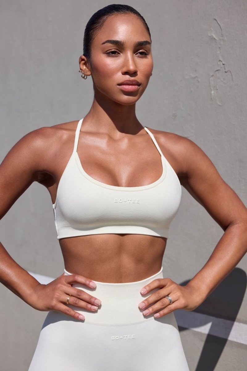 White Women's Bo And Tee Super Sculpt Seamless Scoop Neck Open Back Sports Bra | 29384-JDBP